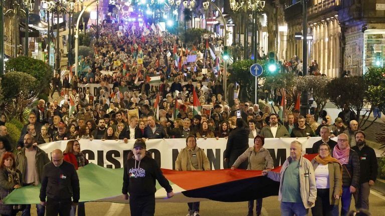 Más de un millar de personas claman en Vigo contra la guerra y el fascismo