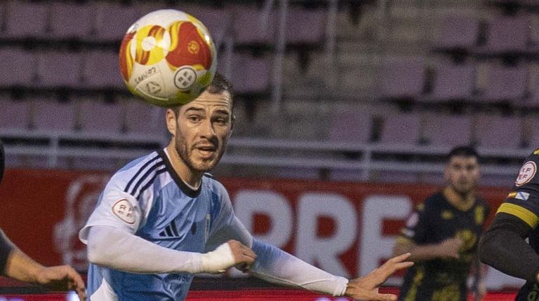 Jorge Maceira, delantero del Compostela: «Somos un equipo con talento que sabe sufrir y lucha hasta el final»