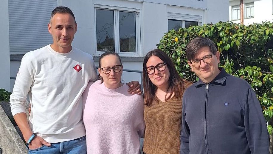 Los organizadores del Asunfest, delante del colegio de la Asunci&oacute;n