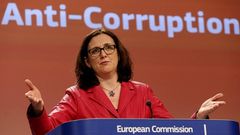 La comisaria europea de Justicia e Interior, Cecilia Malmstrom, da una rueda de prensa para presentar el primer estudio de la Comisin Europea sobre la corrupcin