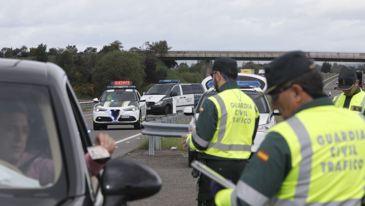 Imagen de un control de la Guardia Civil de Tráfico