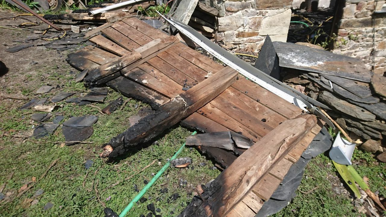 Incendio en una casa Negueira de Mu�iz.C�ntigas e Frores