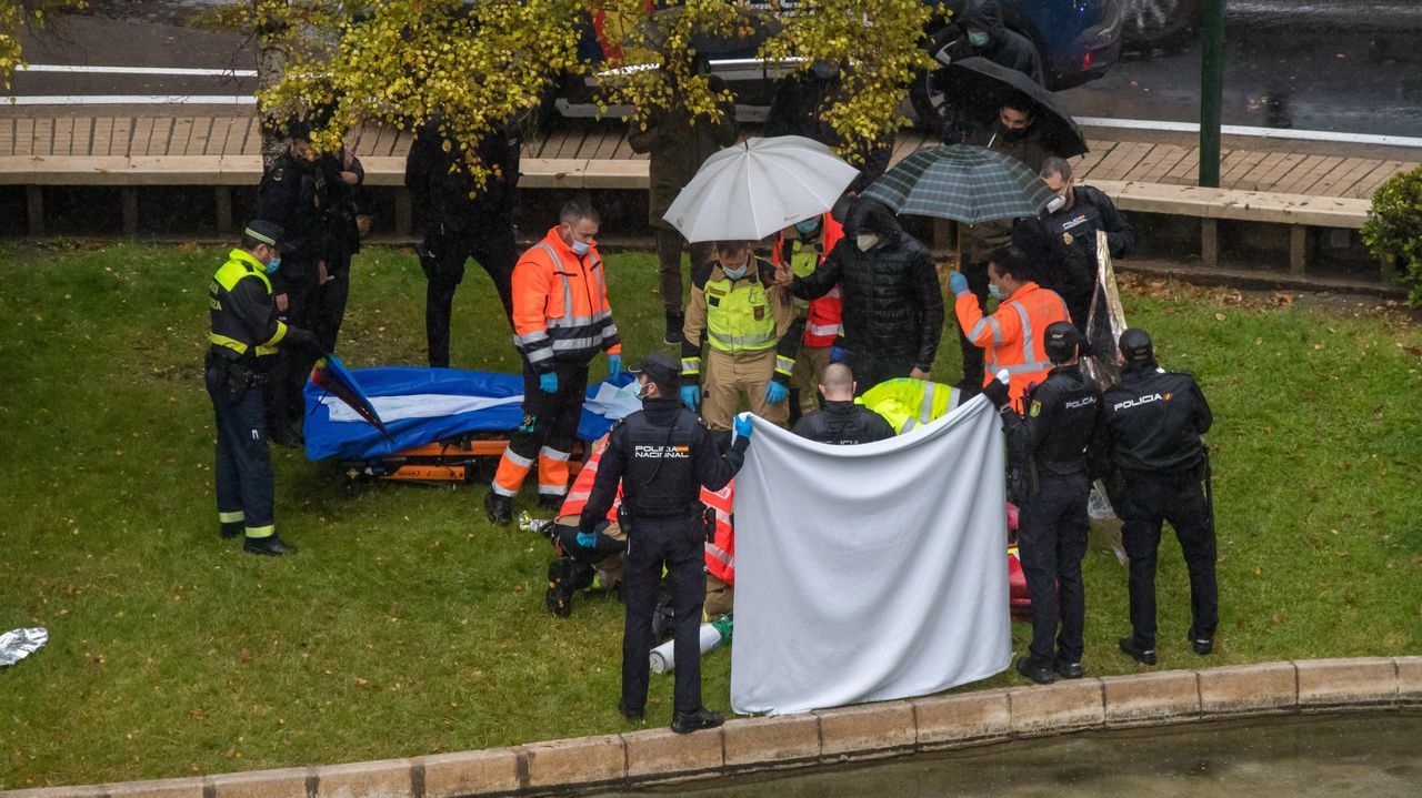 Un hombre desnudo muere tras acuchillarse en una céntrica plaza de Zaragoza