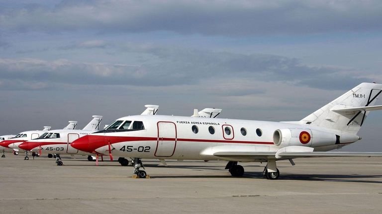 El Falcon de Pedro Sánchez hace prácticas en el aeropuerto de Vigo