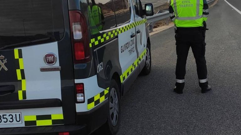 Imagen de archivo de un control de tráfico de la Guardia Civil