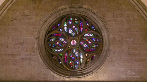 Una de las vidrieras de la Catedral de Oviedo