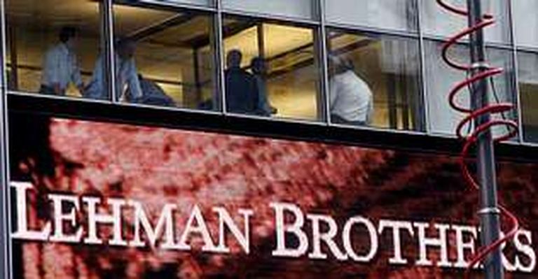 Ejecutivos en la sede de Lehman Brothers en Nueva York, tras el crac de septiembre del 2008