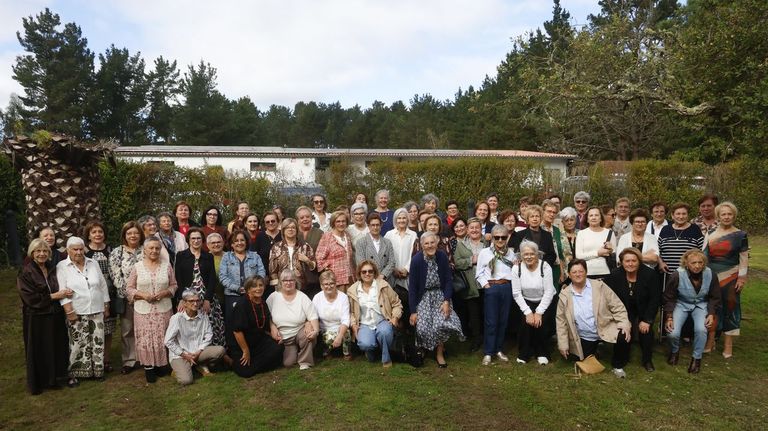 Pioneras en la escuela rural: «Todos los días cantábamos el ''Cara al sol'' y rezábamos padrenuestros»