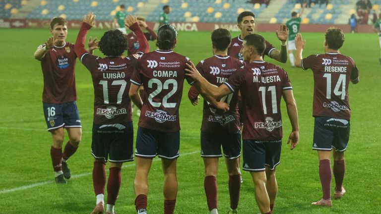 La «burrada» del Pontevedra que le coloca en puestos de fase de ascenso