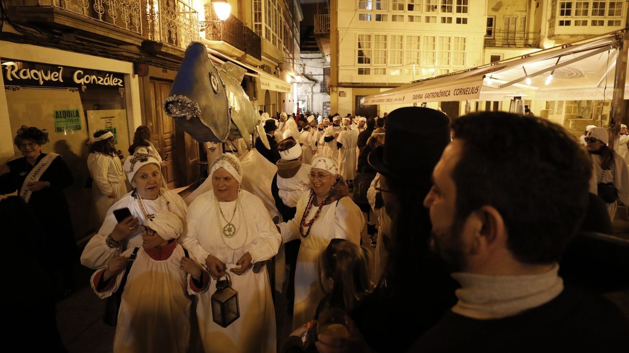 El entroido se despide en la zona.Enterro da Sardia de 2020 en Viveiro, justo antes de la pandemia