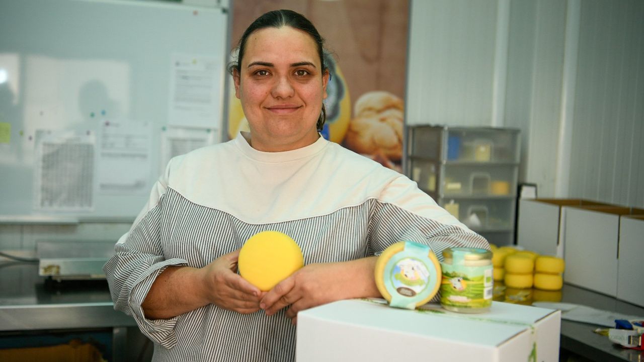 Entrega de &aacute;rboles por parte del alumnado de Josefinas.