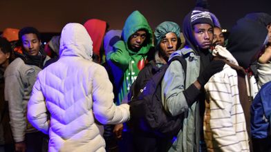 Evacuación organizada del campo de inmigrantes de Calais, el mayor de Francia