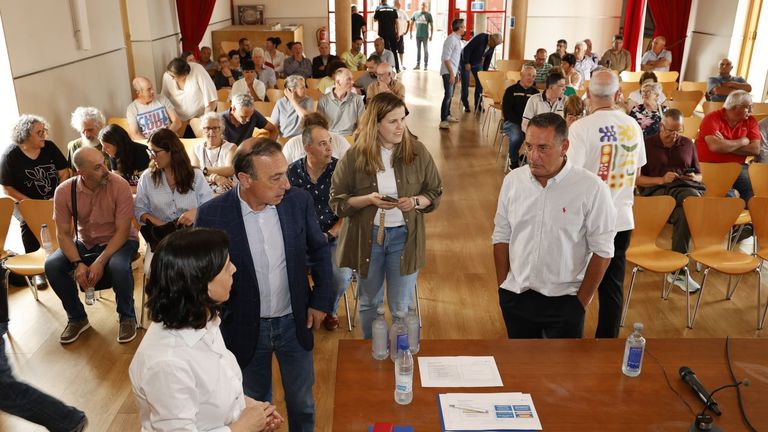 Alcoa explica en Xove el plan de emergencia de la balsa de lodos