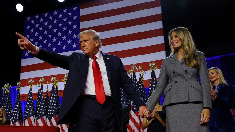 Donald Trump y Melania, en la celebración de la victoria en Palm Beach.