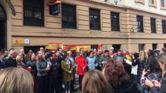 Concentraci�n en apoyo a los polic�as desplazados a Catalu�a