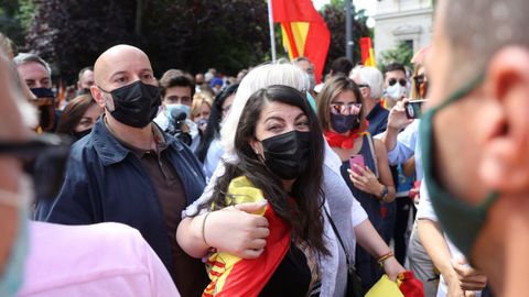 La diputada de Vox, Macarena Olona, asiste a la concentración