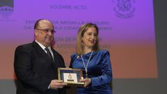 La Cofrada de Celeiro recibe la medalla de oro del concello