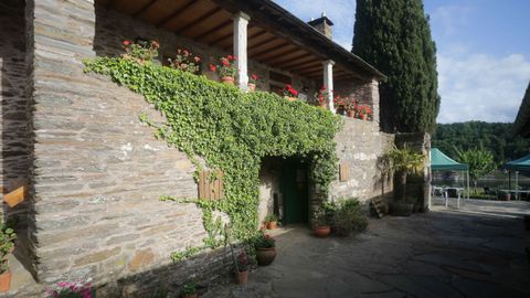 La casa cuenta con unas vistas privilegiadas al embalse de Portomarín