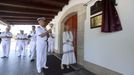 El almirante descubri una placa acompaado de la viuda de Martorell, Mara Luisa Domnguez
