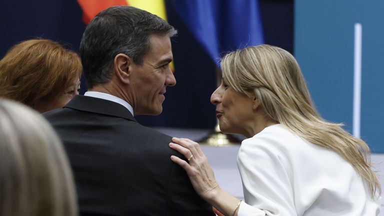 Sánchez firma la nueva subida del salario mínimo cargando contra la patronal: «¿Dónde está?»