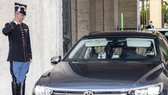 Draghi, abandonando en su coche oficial el palacio Quirinal tras reunirse con Mattarella