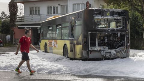 Autobús que ardió hace unas semanas en San Marcos cuando no llevaba pasajeros
