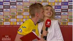 Zinchenko emula a Iker Casillas y besa a la reportera que lo entrevistaba