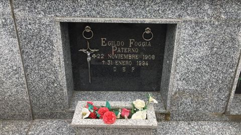 Tumba de Egildo Foggia en el cementerio público de Monforte