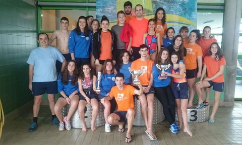 Integrantes del Club Acutico Umia que ganaron el campeonato gallego absoluto en Ourense.