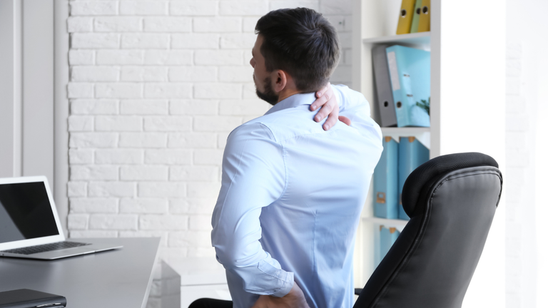 La rutina 30-15: así es el método que evita el dolor de espalda y mejora la concentración en el trabajo