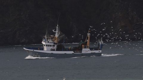  Segn Pesca, en el foro de la ONU en ningn caso se plante la veda total para la pesca con arrastre de fondo como la que practica este barco gallego (foto de archivo)