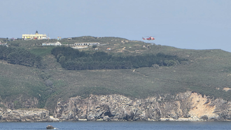 Imagen del helic�ptero de Salvamento Mar�timo en las inmediadiones de cabo Prior.