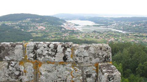 Las tierras del Eume desde lo alto del castillo de Nogueirosa