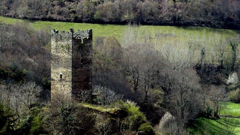 B�scate en la Vuelta a Espa�a a su paso por Ancares.Los futbolistas del Atl�tico Escair�n certificaron una gran pretemporada durante el verano. 