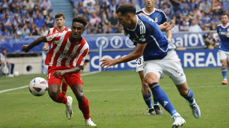 Hassan con Dani Calvo, durante el último Real Oviedo-Sporting