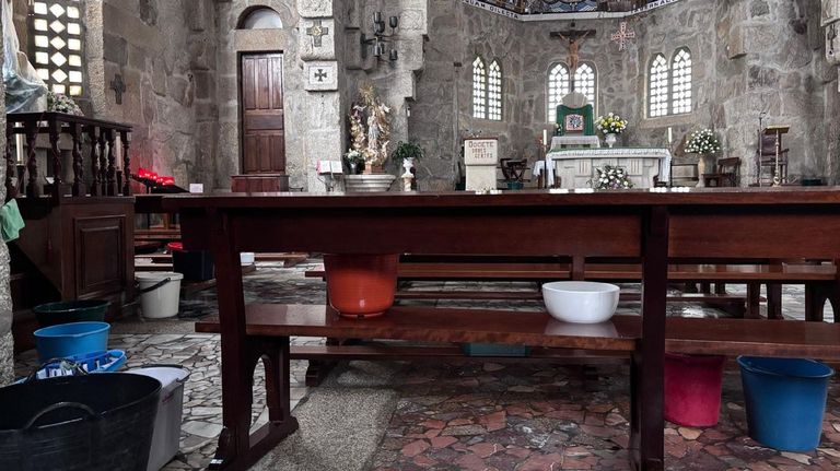 Las goteras regresan al Templo Votivo de Panxón meses después de su restauración