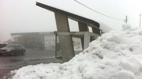 En Pedrafita do Cebreiro an queda gran cantidad de nieve. 