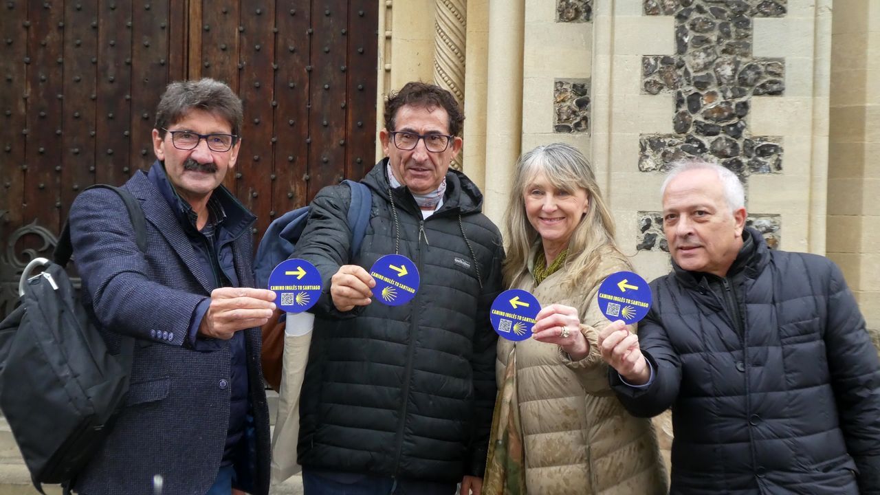 As es Casa Ta Dolores, un monumento de arte sacro construido con cerca de 50.000 cervezas en O Pino.Jenner David Ludea y Sergio Gonzlez completaron el domingo la segunda etapa de su reto del Camino