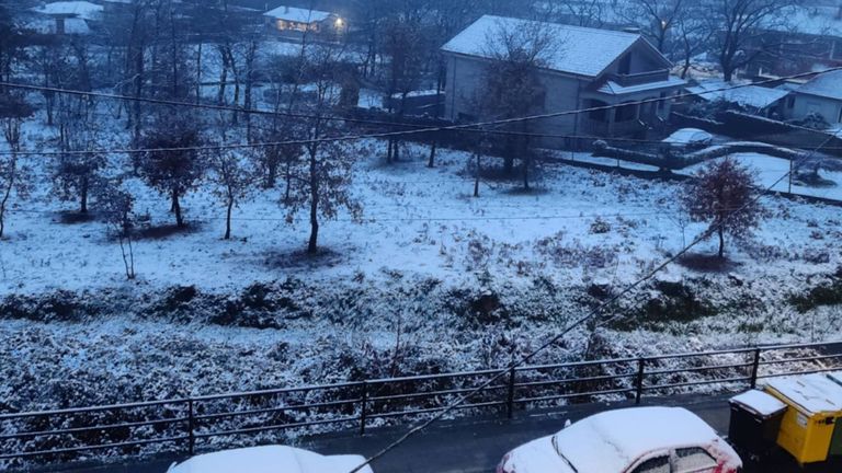 A Cañiza amanece bajo un manto de nieve