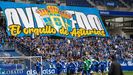 Tifo del Fondo Norte en un entrenamiento del Real Oviedo