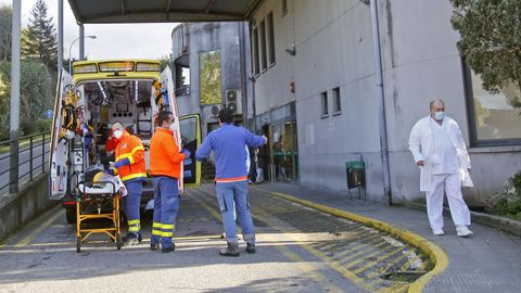 Entrada del servicio de urgencias del hospital Montecelo, en Pontevedra