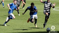 Obeng Viti Real Oviedo Cartagena Carlos Tartiere.Samuel Obeng trata de llevarse un bal�n durante el encuentro ante el Cartagena