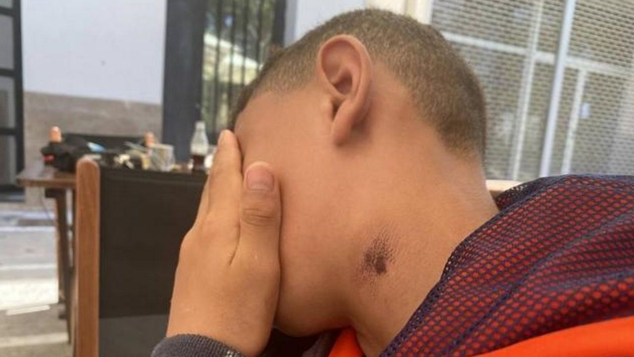 El número borrado que impide a Aymen, de 13 años, volver con su madre