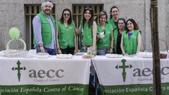 Imagen de archivo de miembros de la Asociacin contra el Cncer de Ourense en un acto en la calle del Paseo