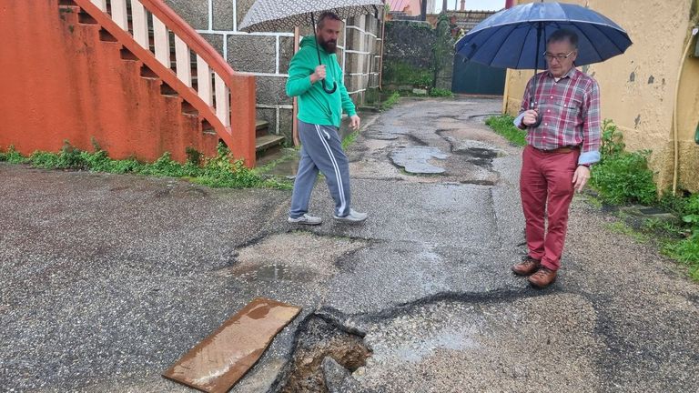 La calle de Vigo que no se arregla porque nadie sabe a quién pertenece
