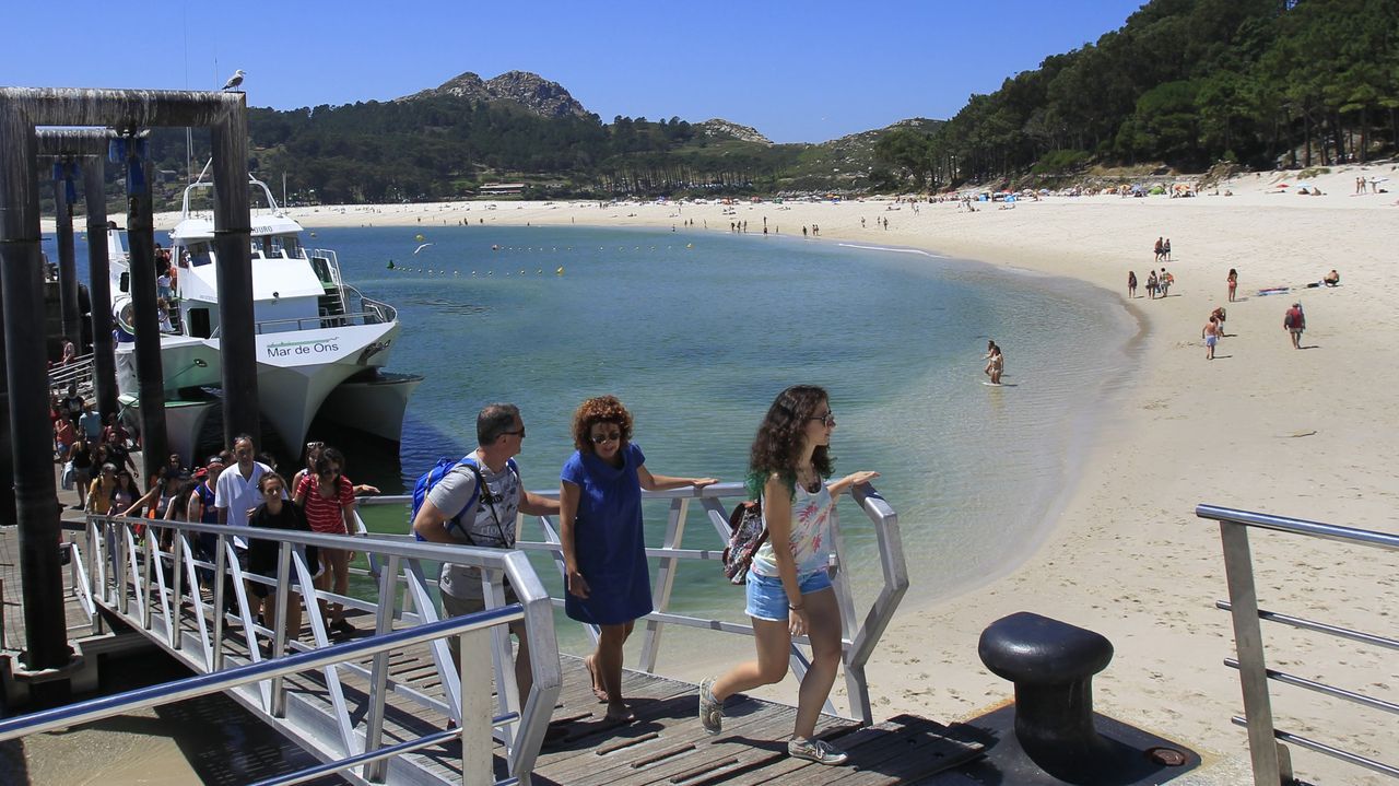 Artiaga,�la panader�a argentina con ra�ces gallegas que triunfa en todo el mundo.Imagen de archivo de desembarco de viajeros en el muelle de Rodas, en las C�es