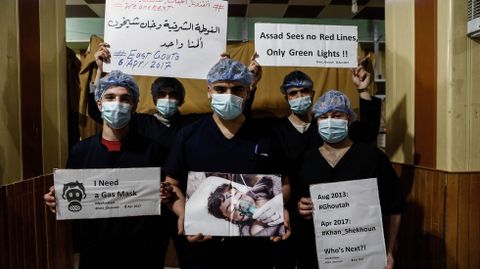 Médicos de Damasco en un acto de protesta por el ataque químico en Idlib. 