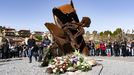 Homenaje de familiares, amigos y compañeros a los tres geólogos muertos el jueves en la mina de Suria (Barcelona)