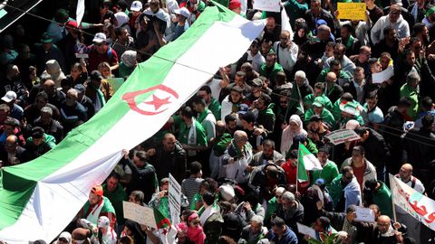 Protestas Argelia.Los argelinos reclaman una transicin del rgimen de su Gobierno