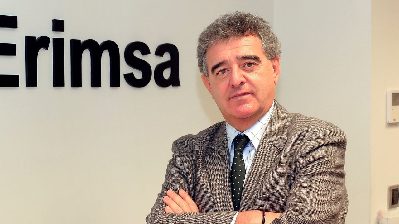 Las imágenes del acto de despedida del buque logístico australiano.José Antonio Valencia, director general de Erimsa